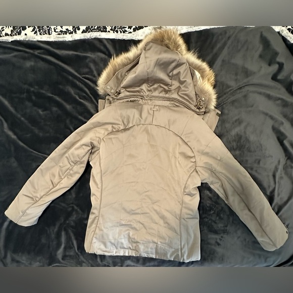 Metropolis Rhapsody Couloir Ski Parka with Fur trim hood, tan color, size 10 - Picture 8 of 8